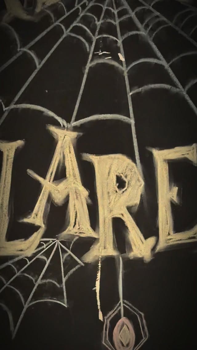 Cuidado! Os monstros estão à solta e ninguém escapa de um bom susto! 👻🎃 Na Vila Arrepio, o medo é só o começo da diversão! Entre criatu…